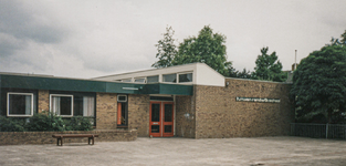 OVI-00000241 Openbare school, eerste dag ingebruikname van het noodlokaal 1997